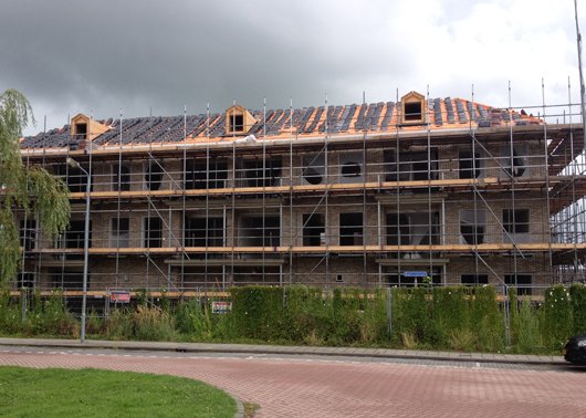 WormerWonen's tweet photo. Op gebouw Deo Volente liggen de dakpannen al klaar. #Molenbuurt #Wormer @HSBbouw https://t.co/aUczfu04Tz