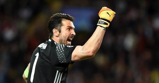 MANCITY_SM's tweet photo. A MURALHA VEM! Buffon é o novo reforço do CITY! Com problemas na defesa no primeiro jogo, a diretoria foi rápida, e assinou com Buffon! https://t.co/MwSTeEOESj