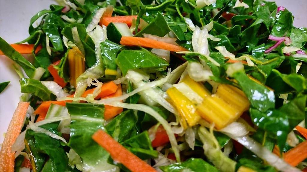 the_pod_cafe's tweet photo. Fresh organic chard salad served with all our dishes today #organicproduce #vegan #sustainable #fiveacrefarm https://t.co/SWdiIIgggs https://t.co/RQWBqeW4Ij