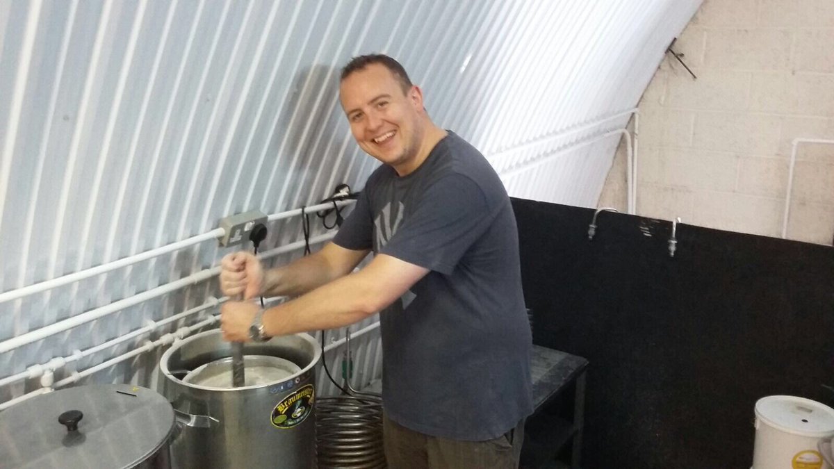 WeBroughtBeer's tweet photo. Brewing our collab beer today with our friends at @LondonBeerLab for #BattleoftheBeerShops as part of @LondonBeerCity https://t.co/xXCEJucyK9