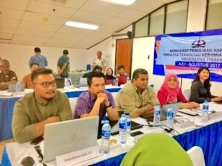trisakti_'s tweet photo. Workshop Penulisan Karya Ilmiah hari ke-3  FTKE Usakti. Pembicara Dr. Melati Ferianita Fachrul, MS. #FTKE #Usakti #Trisakti https://t.co/iTtaq3z0YE