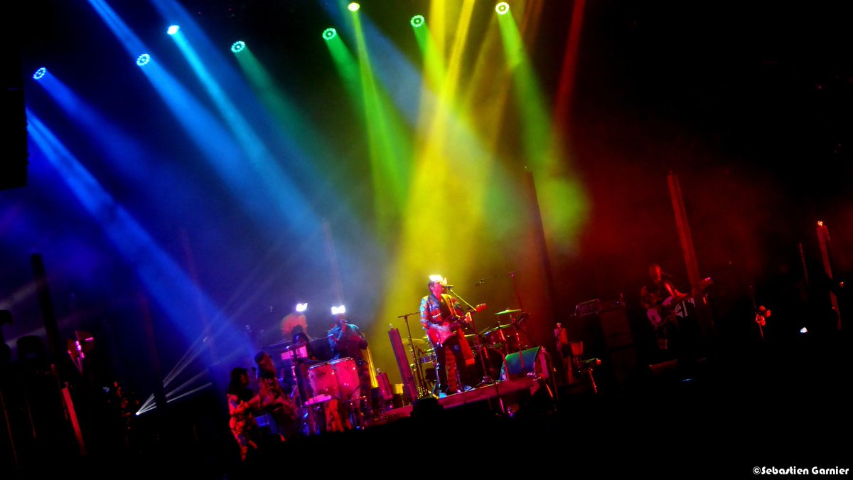 Concertsforever's tweet photo. Un ocean de couleur pour #lamomali avec @M_Chedid @Solidays #lamomali #solidays2017 #solidarite https://t.co/ZFgKKvoBjT