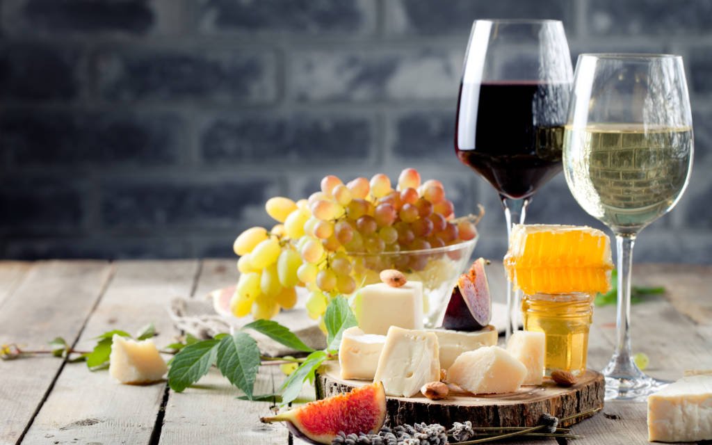 wheatsheafinnLC's tweet photo. Time to celebrate the best pairing since Posh &amp; Becks - wine &amp; cheese! #NationalWineAndCheeseDay. Pop in for vino &amp; fromage. #Bexhill https://t.co/kzmHiCYEE0