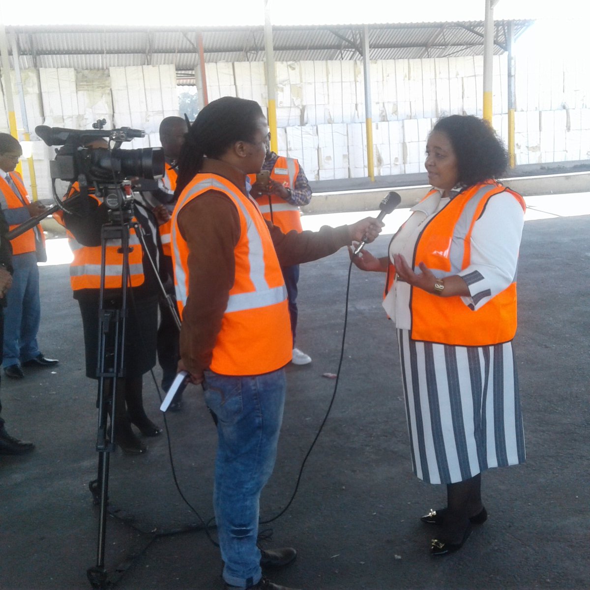 environmentza's tweet photo. CNBC Africa interviews Minister Molewa #MpactLiquid https://t.co/Tu1ZAHgkmN
