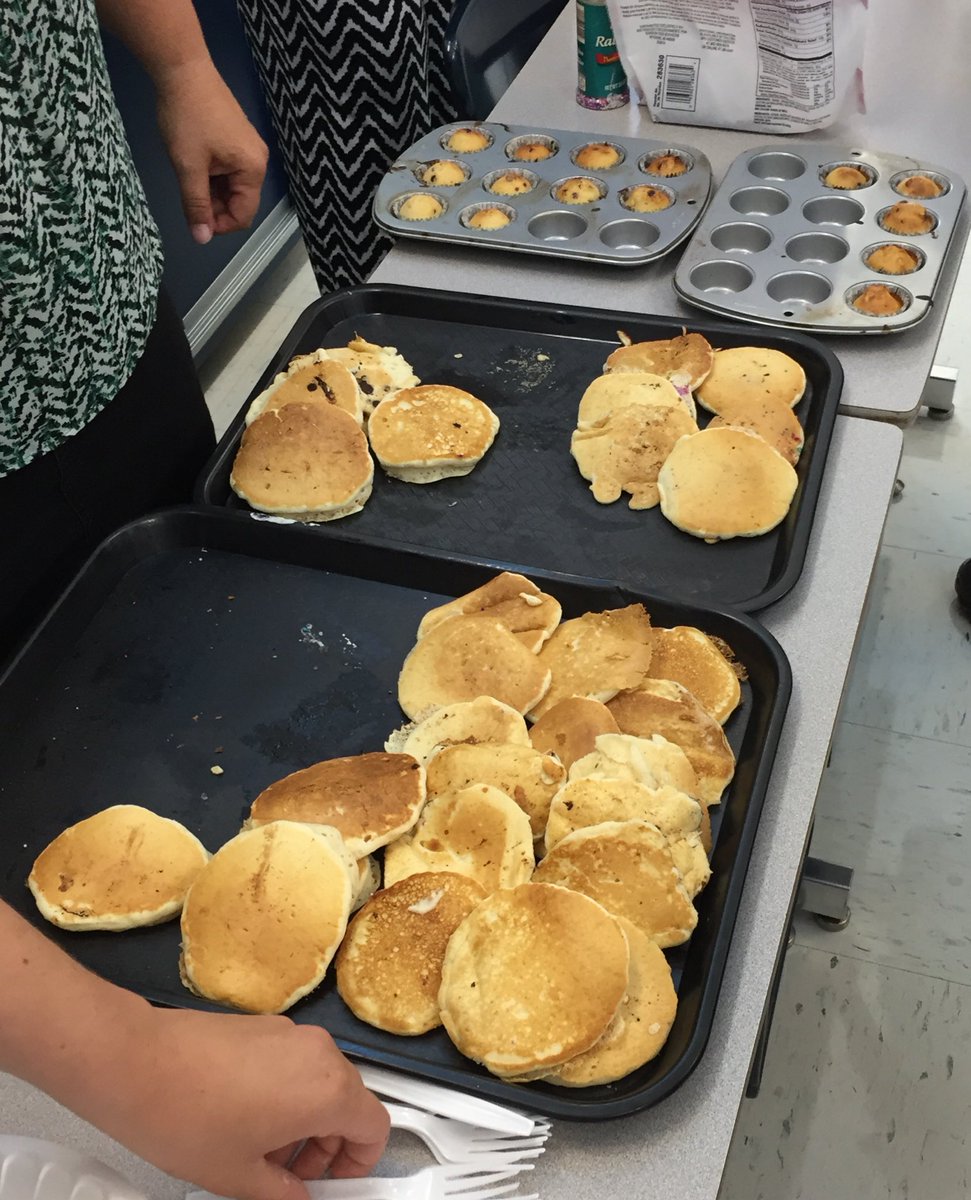 Pancake Thursday last week was a SUCCESS! #ESY @MsDrop_129 🥞