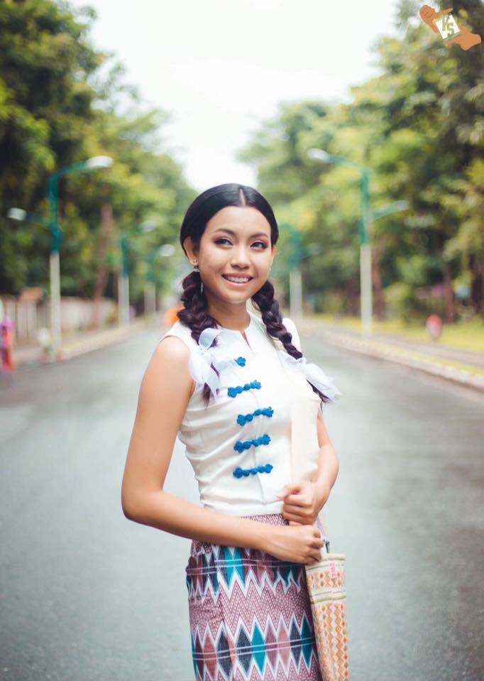 MyanmarStars's tweet photo. Myanmar Singer &amp; Miss #WineLay with myanmar traditional dress
#WineLay #MyanmarStar https://t.co/mimdudiE92