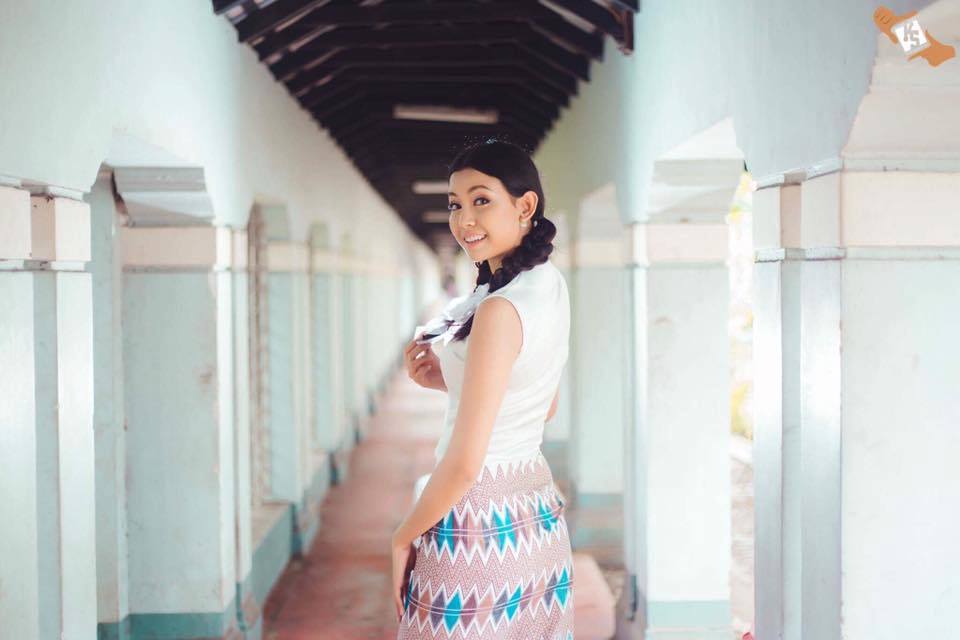 MyanmarStars's tweet photo. Myanmar Singer &amp; Miss #WineLay with myanmar traditional dress
#WineLay #MyanmarStar https://t.co/mimdudiE92