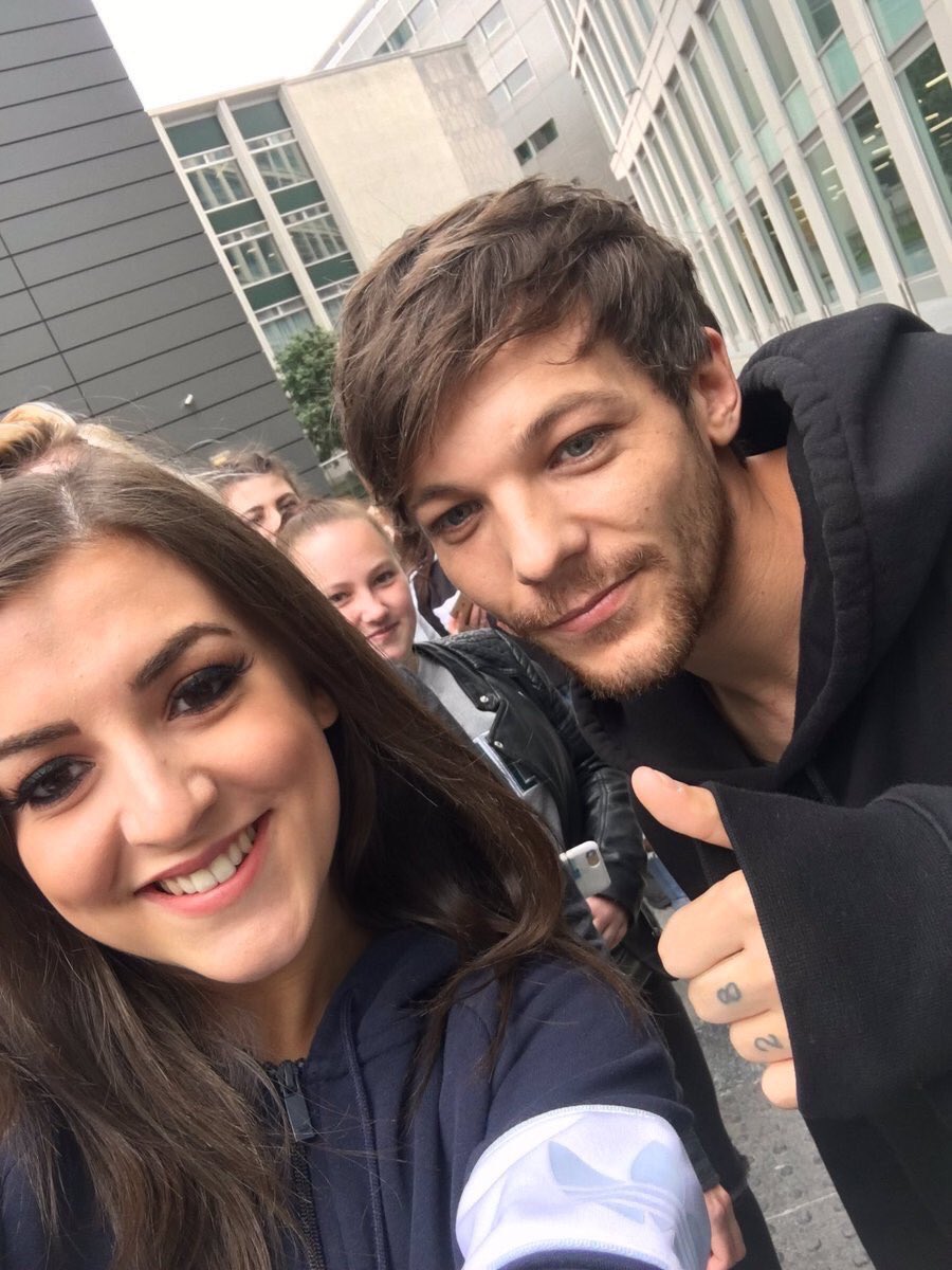 dnarrrainbow's tweet photo. Луи сегодня в Лондоне ,25/07/17
#BackTouYouMusicVideo
#MTVHottestLouisTomlinson https://t.co/HZZgsKQ7lL