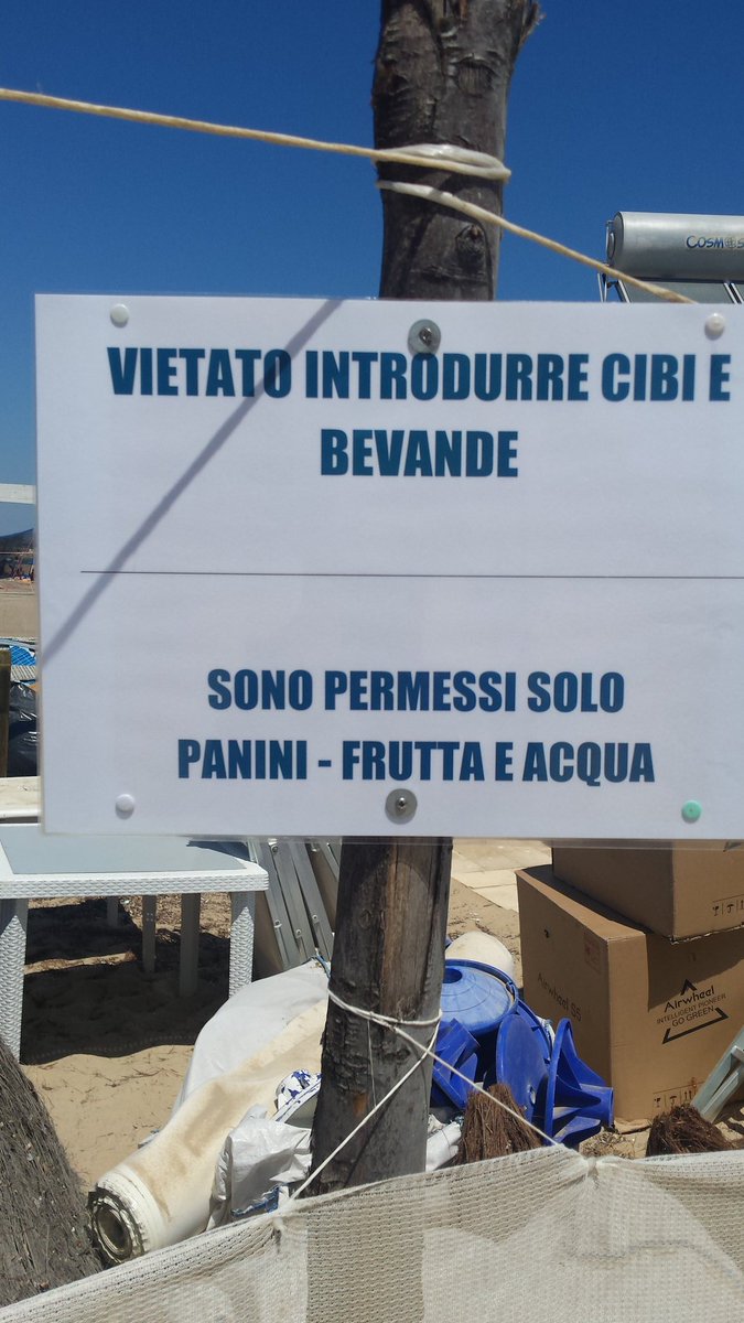 Giuliopad's tweet photo. Niente.... ho dovuto mettere tutta la  parmigiana e le cozze nei panini https://t.co/7FZxJTb91a