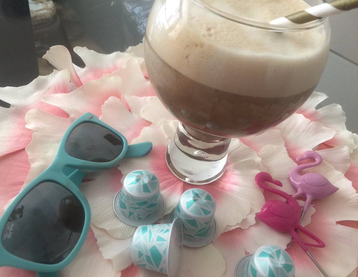 epcomunicacion's tweet photo. Un alto en la mañana que aunque no estemos de vacaciones se saboreen placeres del verano #IceCofee con @NespressoES https://t.co/kUhL0zmx5o https://t.co/hFYOpzBuUw