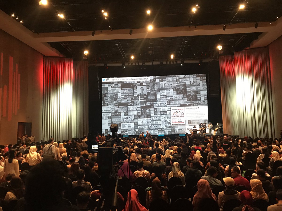 It's a full house! We are starting in few minutes, are you ready??? #supermentor20