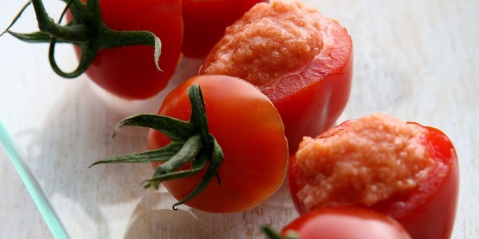 AFuegoGastro's tweet photo. 🍅Es temporada de tomates🍅Se convierte en el rey del plato del día: tomates rellenos de marisco con salmorejo. Reservas 983023590. #AFuego https://t.co/9YmDTkQ9oh