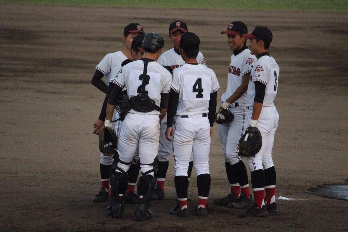 中西築 On Twitter 津商業野球部を引退しました この2年半は怪我したりいろいろあったけど本当に最高の時間でした 本当に3年生26人と 野球ができてよかったです 最高の仲間でした 甲子園は行けなかったけど悔いはないです 1 2年生にいってもらいたいです