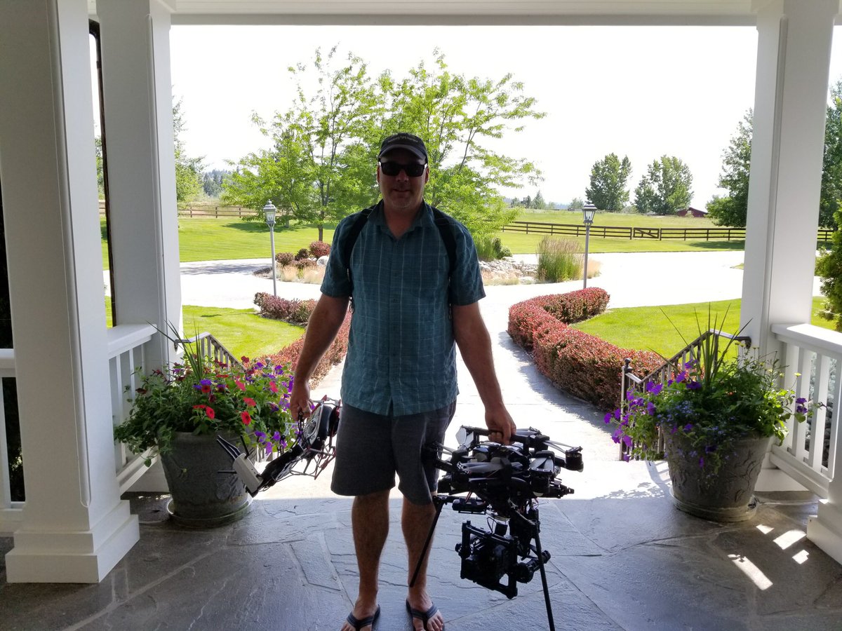 quadrocopters's tweet photo. Front door service. #quadropower #alta6 #freeflyers #movi #aerial #aerialvideo #sonyfs5 @freeflysystems @sonyprousa
Pilot @jeffscholl #uav https://t.co/1qv2u6lmdK