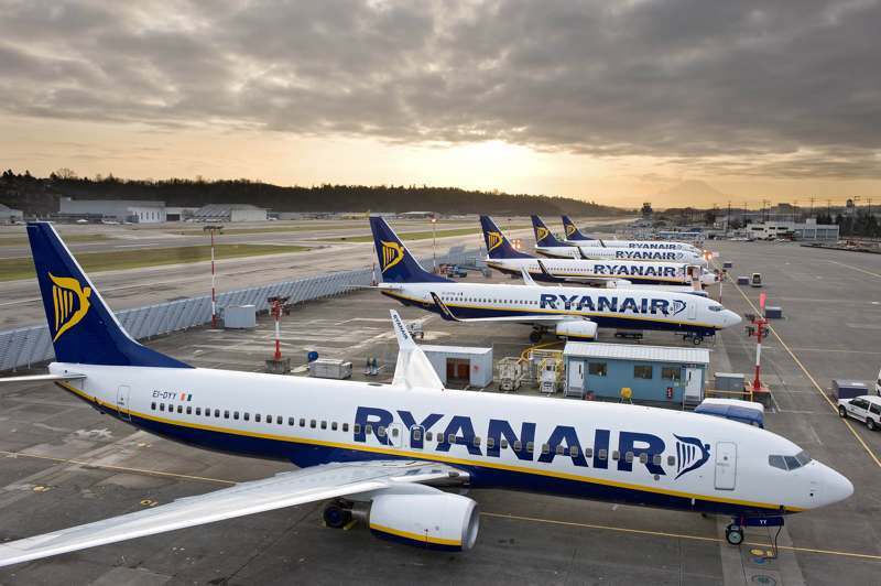 UpintheSkyNL's tweet photo. Ryanair: passagiers maken misbruik van ons https://t.co/YuGir5YESk https://t.co/HMz4KECeL8