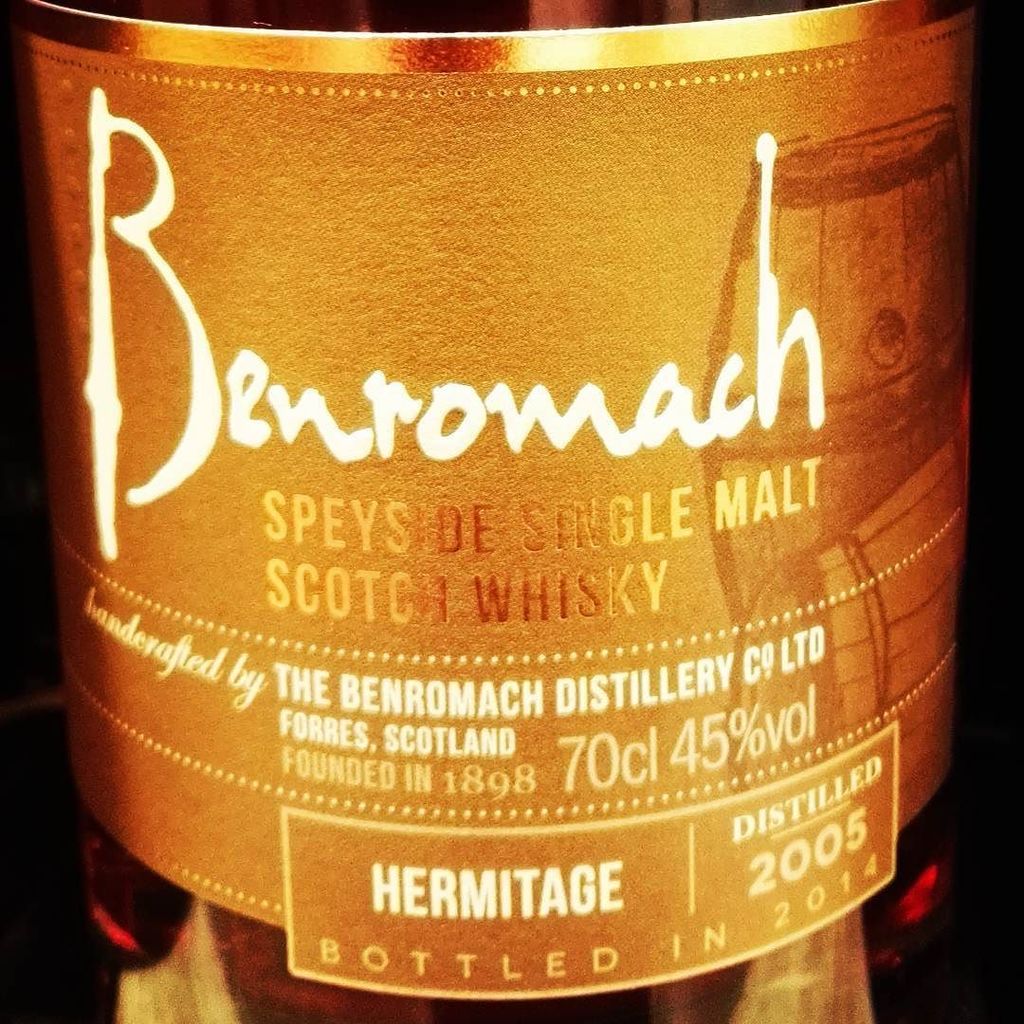 DramFineIdea's tweet photo. Tasty darkness. Hermitage cask #benromach #caskfinish #winterdram #singlemalt
.
.
#scotch #scotchwhisky #singlema… https://t.co/Cd1Kv5Qaw8 https://t.co/19mfN0DDPr