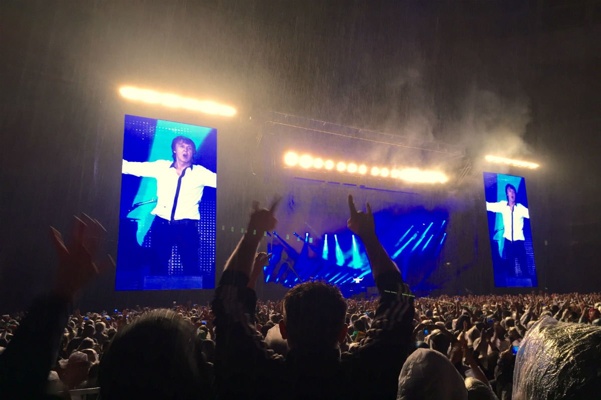 cartacapital's tweet image. A empolgação com megashows revela um contrassenso: com 14 milhões de desempregados, de onde sai tanto dinheiro? goo.gl/arnsMj