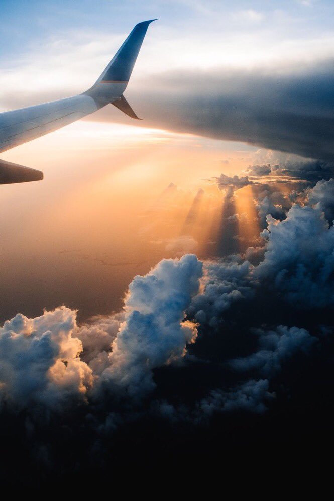 Au final le bonheur de beaucoup de voyages commence souvent par cette vue :) ⠀