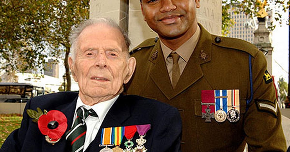 Died 8 years ago 25 July 2009 Harry Patch aged 111 last British man alive ex WW1 trenches wounded Passchendaele 1917 #WW1 #Passchendaele100