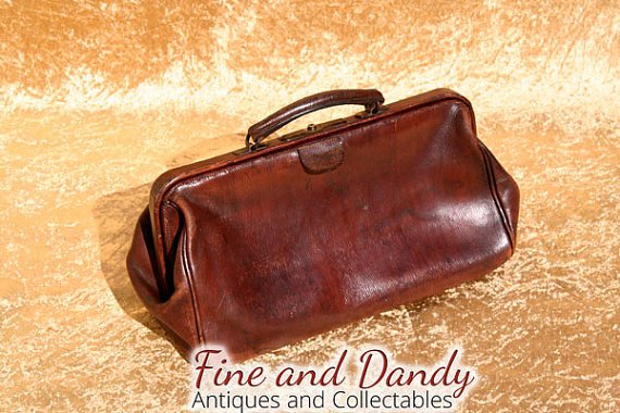 AntiquesFine's tweet photo. Today we present to you a small leather Gladstone bag £65.00 including free U.K. shipping #gladstonebag #vintage https://t.co/Y89W1ovxMB
