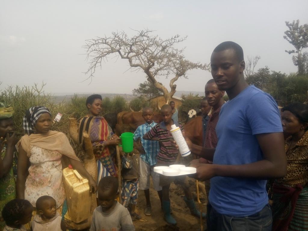 SohicR's tweet photo. #OH students #demosite2017 in mastitis testis @farm in Eastern Province
@OHCEA_ 
#onehealthWorkforce 
@OneHealthW https://t.co/8C4D3NqnJt
