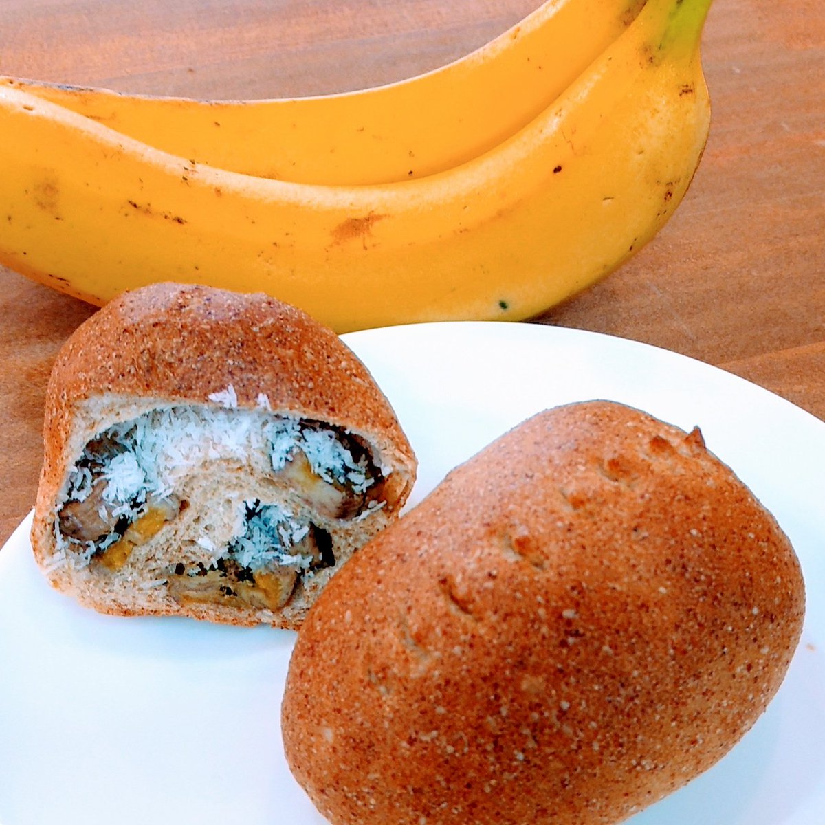 Pain_de_BRUN's tweet photo. 新作2
#ブラン_バナナココナッツ
#branbread_banana_coconut
ココナッツ+バナナ。Wトロピカル。
ココナッツパウダーは無漂白無添加。ご安心下さい。#乳卵精製糖不使用 #dairyfree #ブランブレッド #ブランパン #tuscanbread https://t.co/iY1OwDl4lQ