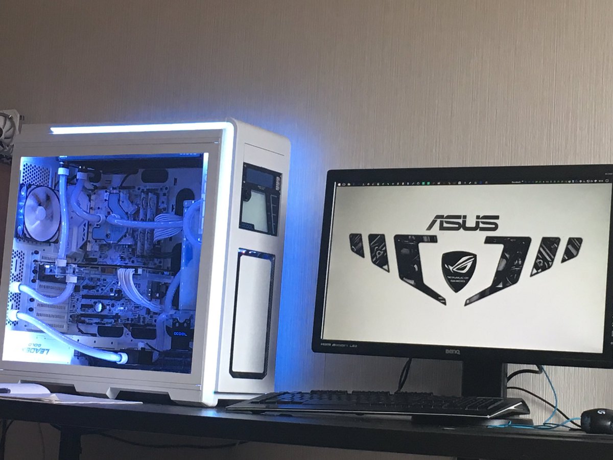 HazelPottPlays's tweet photo. Project Snowflake: ITS DONE !! What u guys thinking? #watercooling #pcmods #custom #pc #intel #ekwb #custompc https://t.co/LM2bb8Re2r