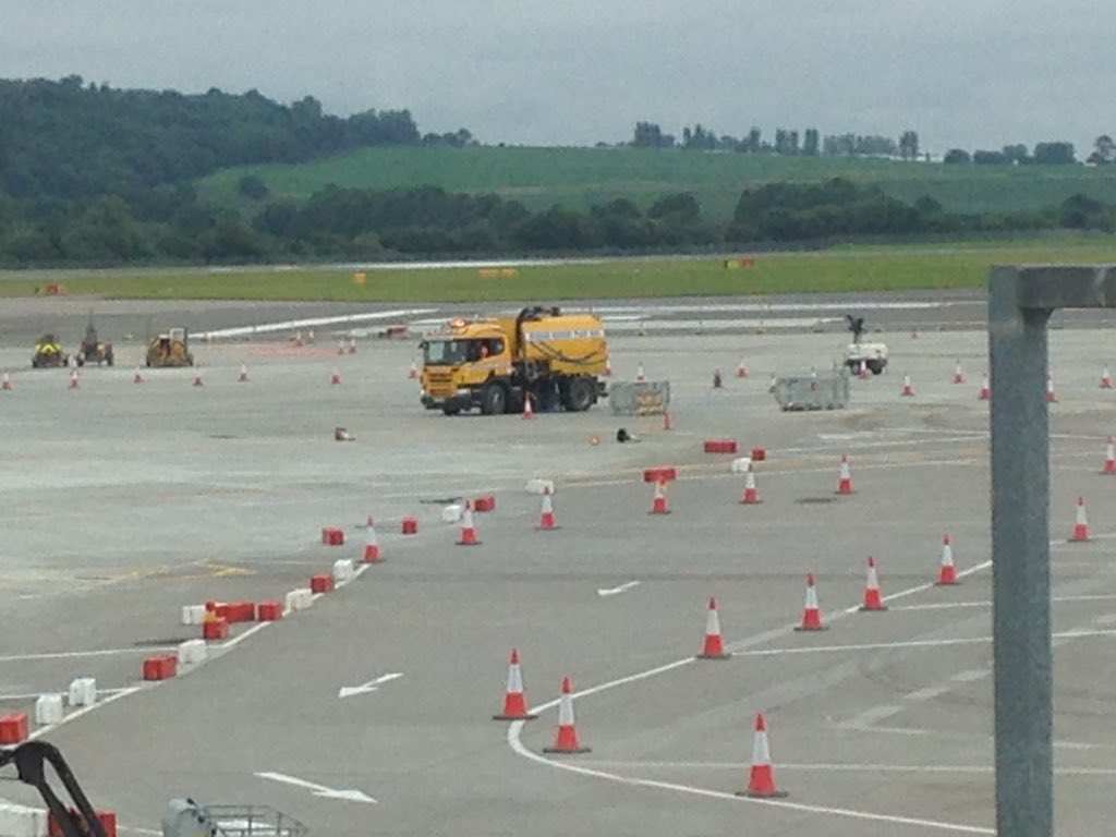 BucherUK's tweet photo. #SpotAJohnston @EDI_Airport #LoveCleanStreets AND #airports #WMHamilton https://t.co/b0ySJiqxhh