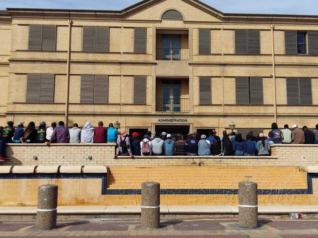 SABreakingNews's tweet photo. CPUT's Bellville campus has been closed for today and tomorrow. Are you affected? #CPUTstrike #CPUTprotests https://t.co/Z5iYLosDFm https://t.co/FPy71cKaud