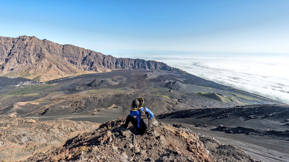 toinou1375's tweet photo. Climbing the 3000m high #CapeVerde active volcano #PicoDeFogo 🌋with @Evaneos. Such an amazing experience 😍🇨🇻 #TravelTuesday #capvert https://t.co/wWiZo7FBJ8
