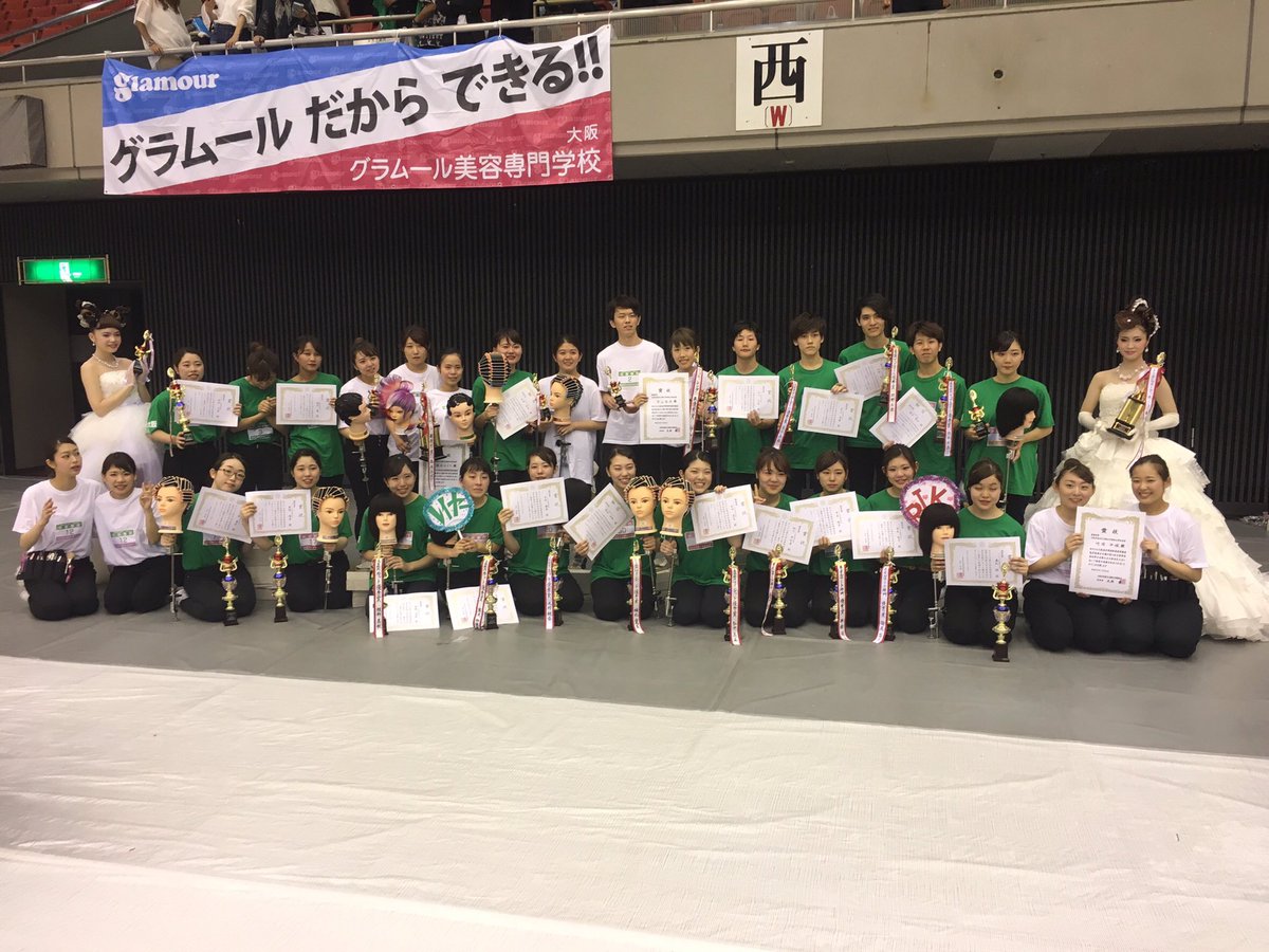 min_0602's tweet photo. 全国大会大阪地区予選 ネイルアート部門ヘアデザイン画部門ともに3位通過しました💅🏻👩‍🎨
どっちかがおそろかになるのが嫌やったから片方だけにするか迷ったけど、自分で両方頑張るって決めたから結果出てほんまに良かった！！
これから11月の本戦までまたがんばります🙆🌟 https://t.co/fWt77JSENA