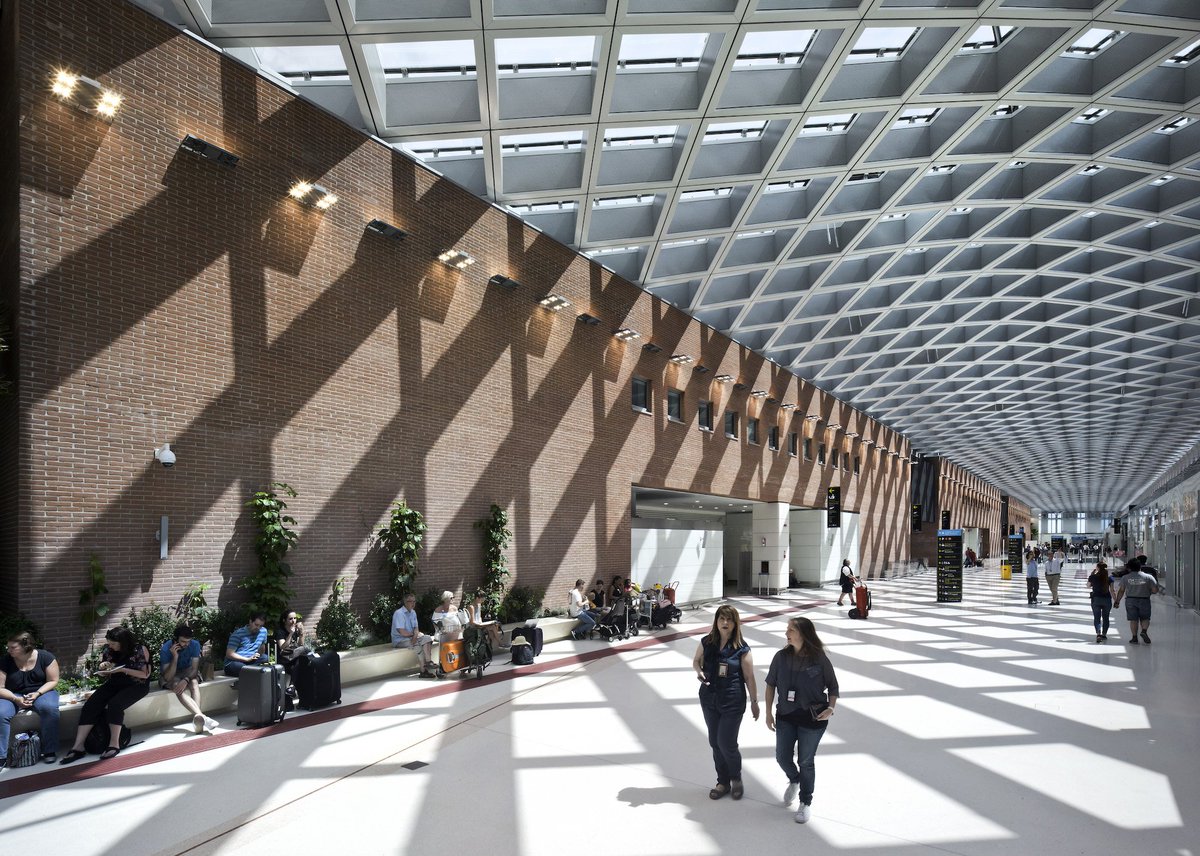 PPANthebrief's tweet photo. #Venezia, una nuova maxi-piazza per i viaggiatori del terminal #MarcoPolo @veniceairport @_oneworks_ https://t.co/mh9YACkENt https://t.co/nMbeJ8jOvF
