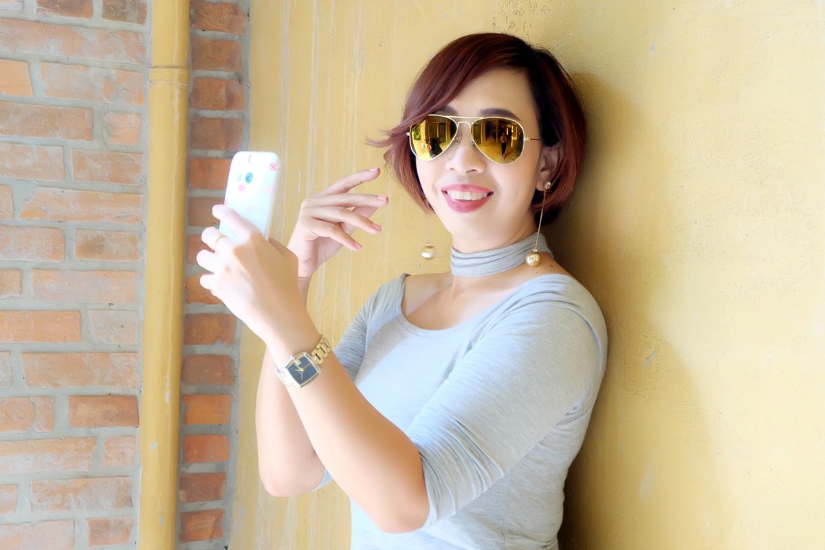 ชอบ...เวลาที่เทอร์ยิ้มนะ แต่จะชอบมากกว่านี้ถ้าเทอร์ยิ้มแบบนี้ให้ฉัน...คนเดียว😘😚😗😙