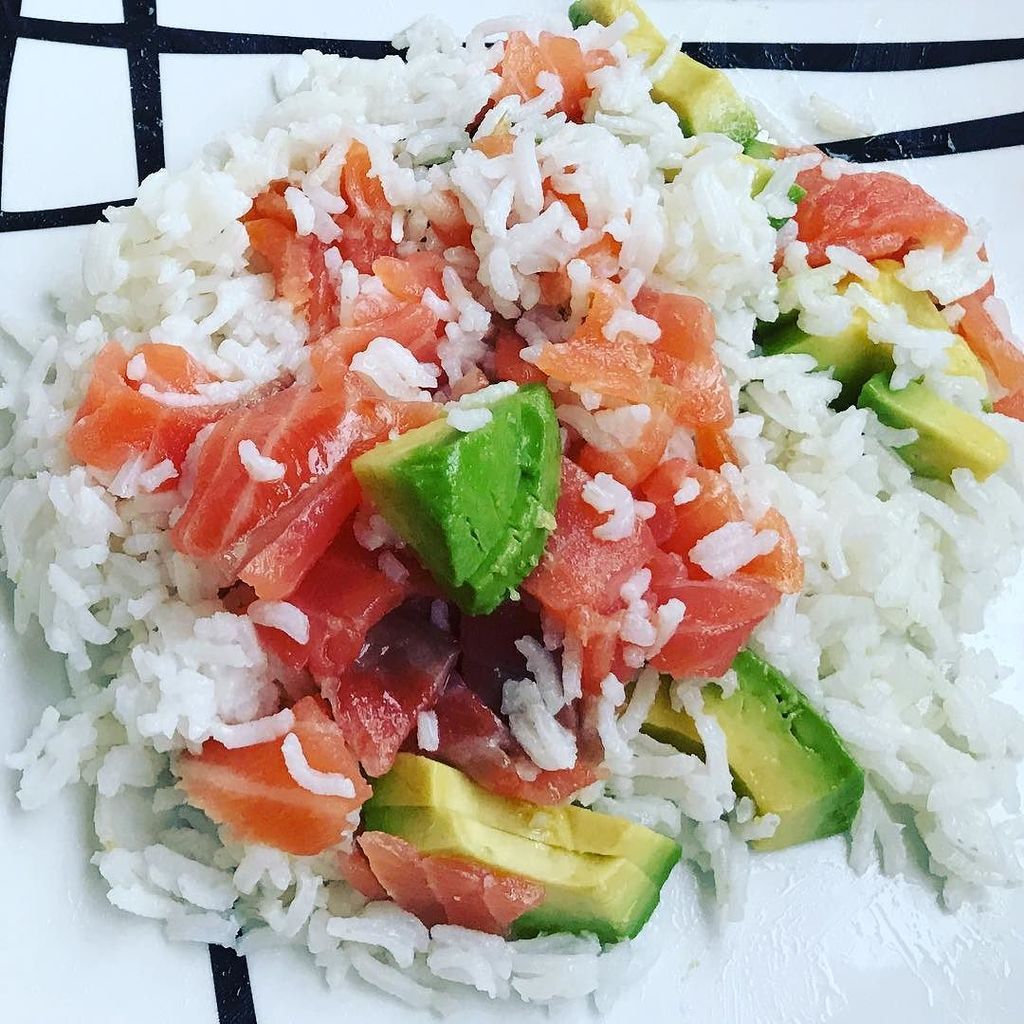 comida_real's tweet photo. Otro desayuno...
•
•
Arroz, salmón y aguacate
•
•
#desayunoreal #eatrealfood #comidareal #realfood #omega3 #realbr… https://t.co/MyVQZTrVgi https://t.co/TkYZkxNJEJ