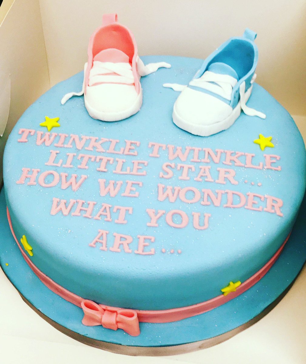 A gender reveal cake for Leanne Danny They didn t know the sex  