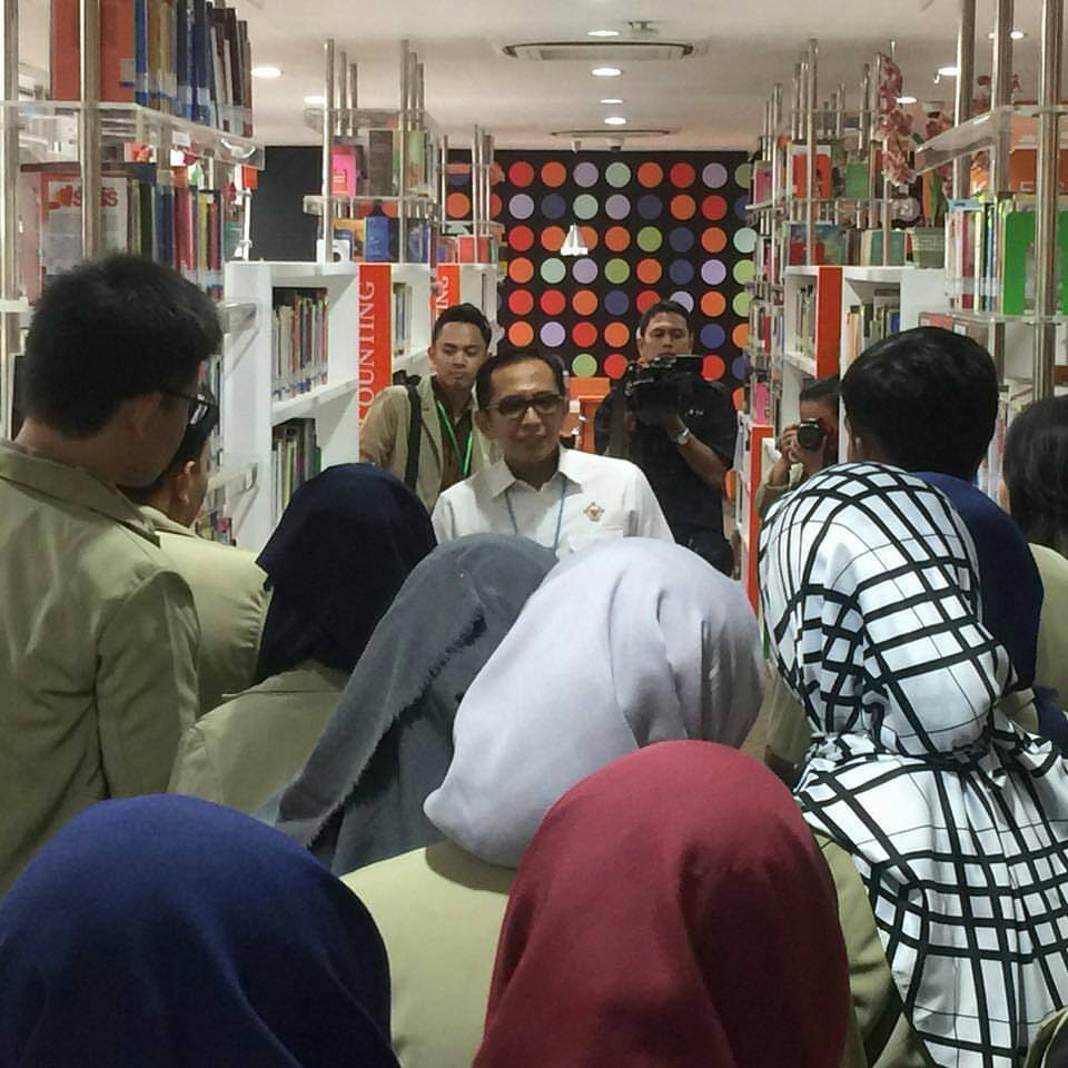 bpkrilib's tweet photo. Kunjungan 60 Mahasiswa/i Fakultas Ekonomi UGM Yogyakarta di Galeri BPK RI,  24 Juli 2017
 #perpustakaanbpkri #perpustakaankhusus #bpkri https://t.co/deTULjZSkA