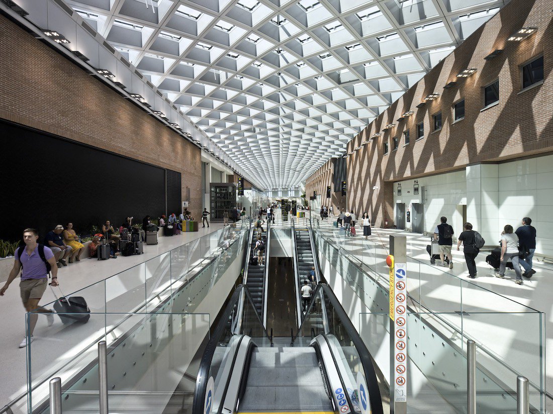 PPANthebrief's tweet photo. .@_oneworks_ e #SaveEngineering tagliano il nastro del nuovo terminal dell'#aeroporto di #Venezia @veniceairport https://t.co/mh9YACkENt https://t.co/kzfyx9Wda7