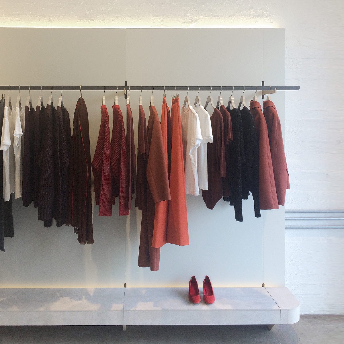 We love how the deep orange hues from our SP17 collection brightens up or beautiful Armadale store. #armadale #spring17 #jacandjack