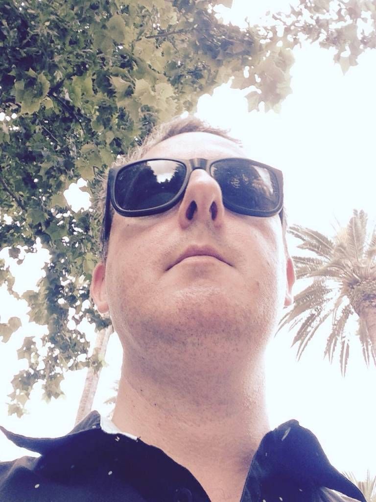 culturplaza's tweet photo. El #selfiematón de Paco Ballester https://t.co/LrpIyQm5DP https://t.co/jhihx5wqsw