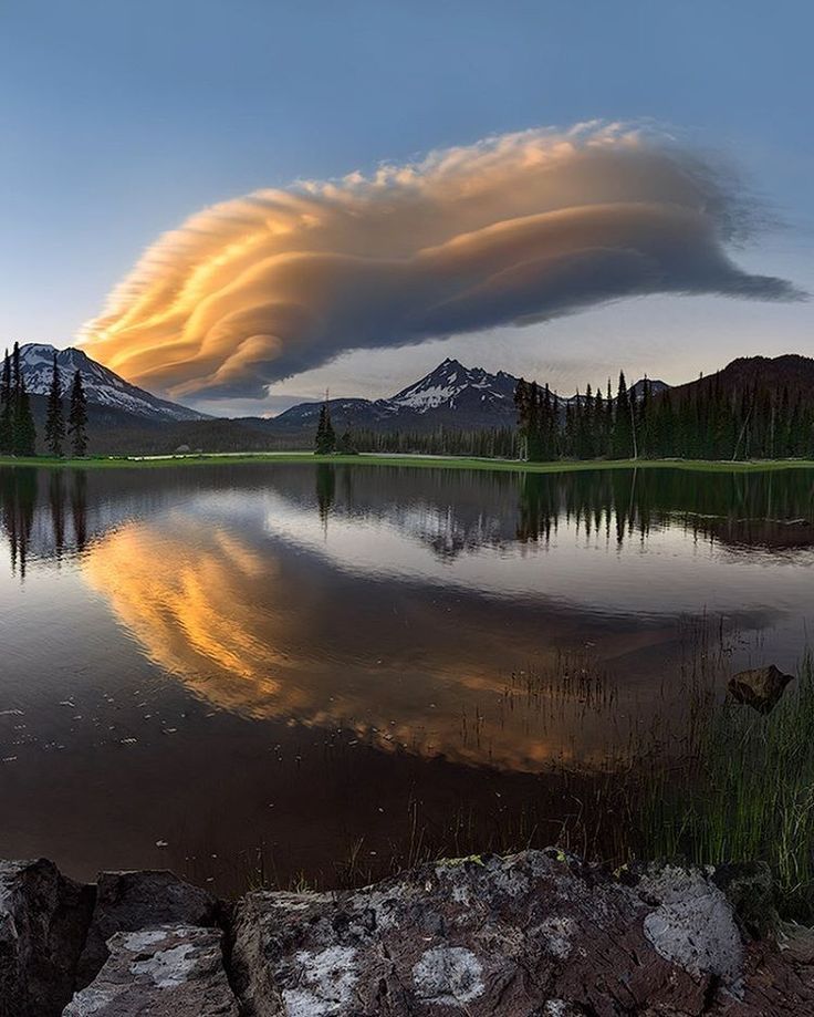 JavalavaTours's tweet image. Amazing how the sky can turn into a work of art ☁☁ #beautiful #amazing #wanderlustXL #RT