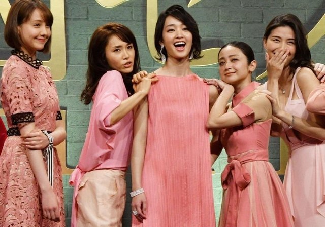 に っ ち 紗弥加さんって他人の肩に手を置くポーズが好きなのかな とか思ったりした 笑 山口紗弥加