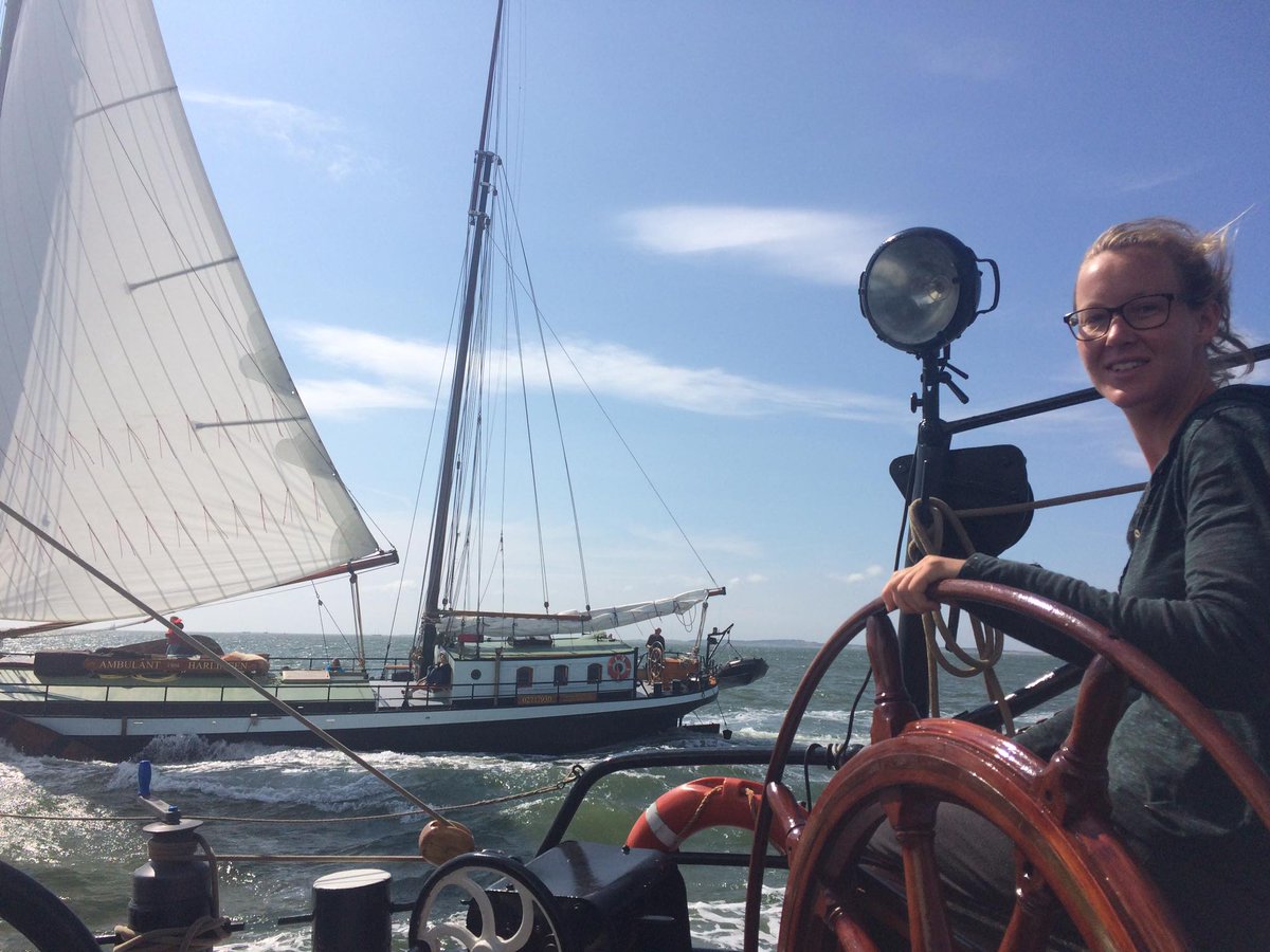 Zwaaien naar #klipper #Ambulant vanaf de #Lauwerszee! --> #RederijVooruit rederij-vooruit.nl/zeilboot-huren…