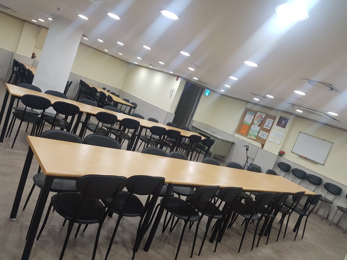 한국마사회 분당지사에서 성남시 무료경로식당 실버마루의 환경개선사업으로 
식탁과 의자를 교체해주셨습니다.
앞으로 어르신들께 항상 맑고 밝고 훈훈한 식사자리가 될 것 같습니다~
감사합니다^^