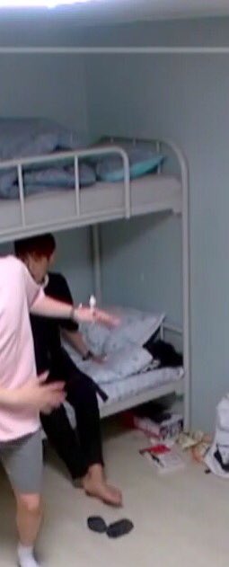 o3okakam's tweet photo. ㅅㅂ 박우진 수능 한국사 책 읽는데 ㅋㅋㅋㅋㅋㅋㅋㅋ 고삼 ㅅㅂ ㅋㅋㅋㅋㅋㅋㅋㅋㅋㅋㅋ https://t.co/4ZxGg9W04k