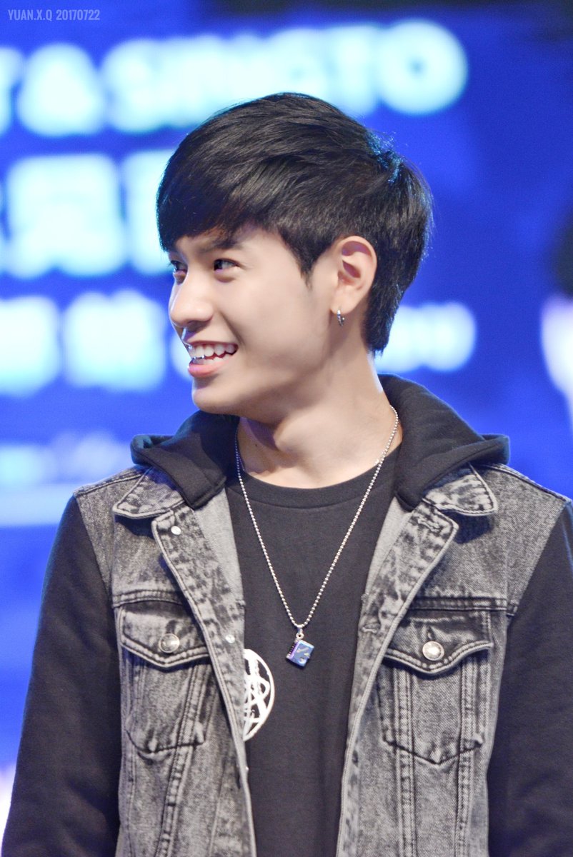 tina_yxq_'s tweet photo. (｡･ω･｡)ﾉ♡
@stjinx_maya @Singtofc_Th 
#SingtoPrachaya 
#คนของปราชญา
#perayahome
#SotusFanMeetinginChina2017 https://t.co/O66765cGBO