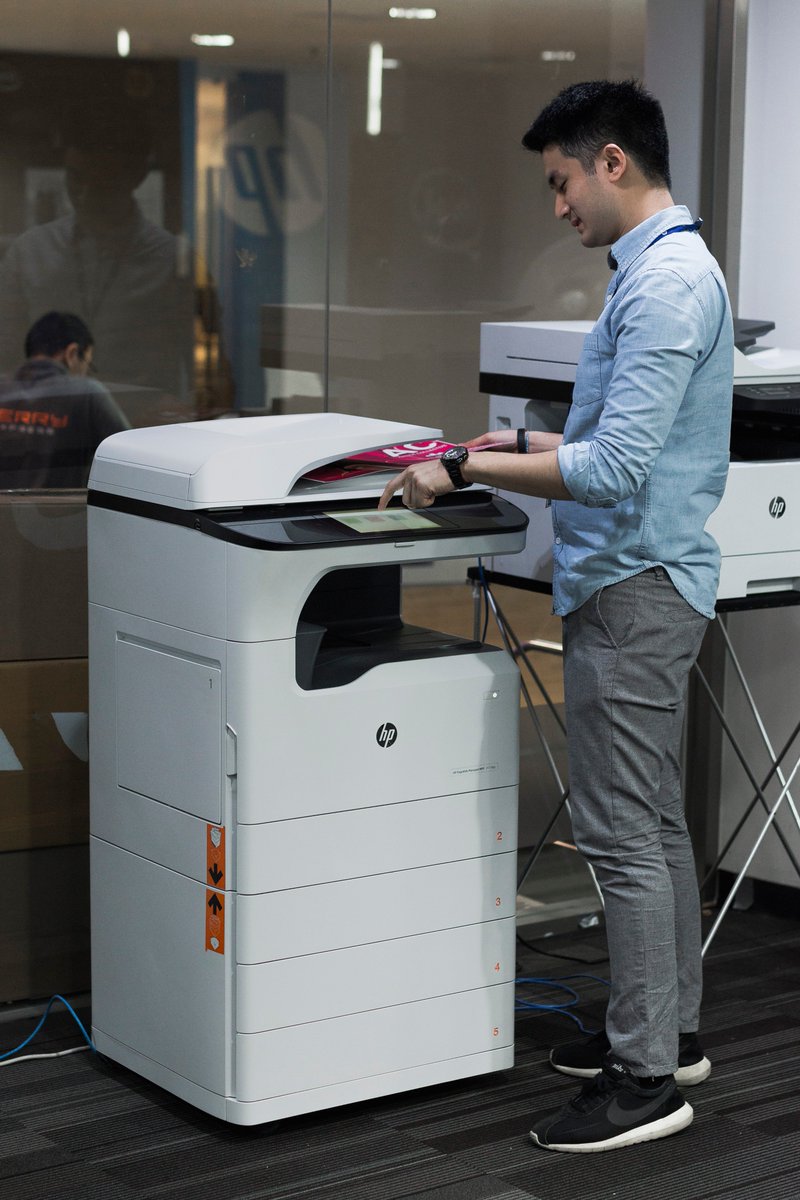 Kriszaa_007's tweet image. Guess what with HP's latest PageWide technology, you can print a page in less than a second! 😮(Up to 80 pages per minute!!) #HPInsiders