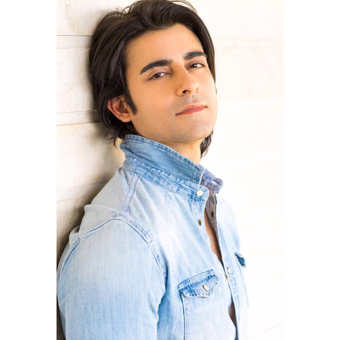 TellyTalkIndia's tweet photo. Heart❤️, if you just love this look of #GautamRode! https://t.co/EHoQu1XfCJ