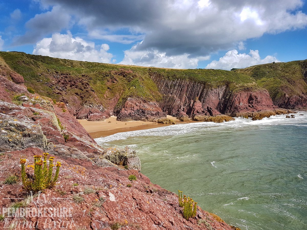 MyPembsEmmaRyan's tweet photo. Hidden Shores of Presipe Beach #pembrokeshire @ruthwignall @kelseyredmore @ItsYourWales @VisitPembs @PembsCoast @DerekTheWeather #presipe https://t.co/xsA4ayDaL2