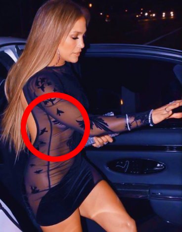 Mini-abito trasparente e senza intimo: così Jennifer Lopez festeggia i 48 anni