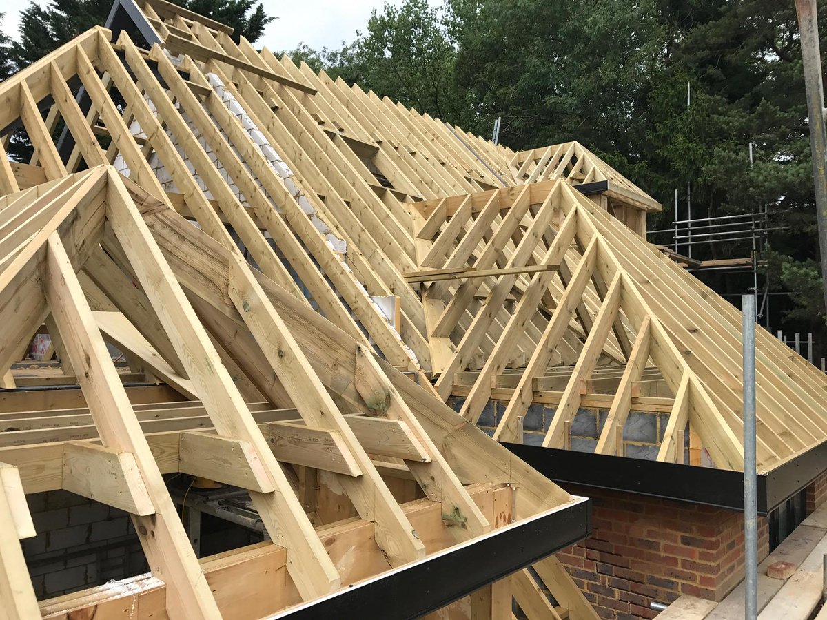 DRCarpentryLtd's tweet photo. Cut &amp; Pitch roof plot 1 @ Butterfly Walk Warlingham Surrey https://t.co/Mo0hP4KT0h